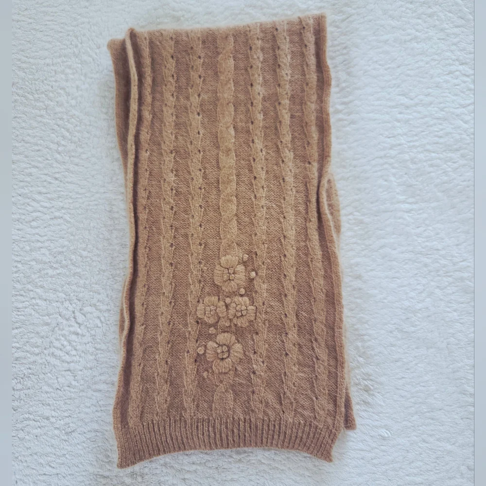 Vintage ✨️ Cashmere and Angora Knit Women's  Scarf with Floral Design